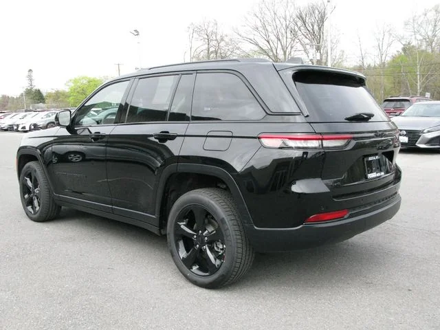 2023 Jeep Grand Cherokee Limited — photo