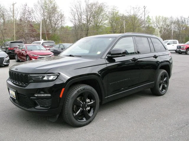 2023 Jeep Grand Cherokee Limited — photo