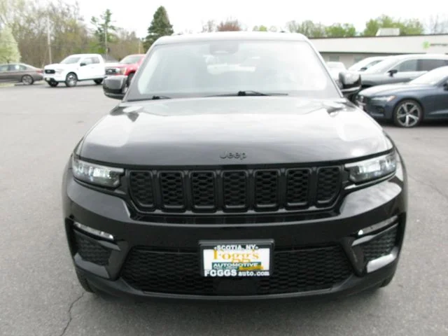 2023 Jeep Grand Cherokee Limited — photo
