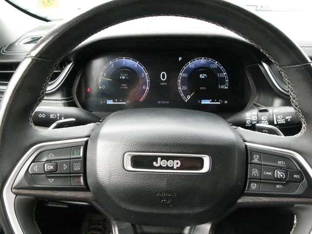 2023 Jeep Grand Cherokee Limited — photo