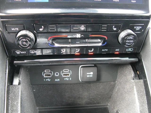 2023 Jeep Grand Cherokee Limited — photo