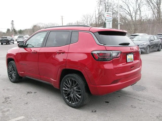 2022 Jeep Compass (Red) Edition — photo