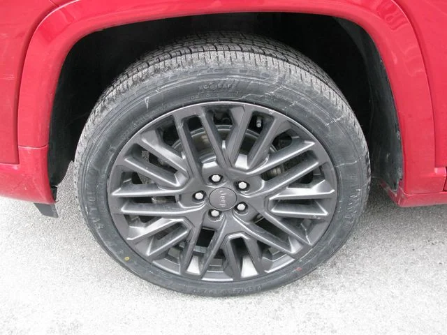 2022 Jeep Compass (Red) Edition — photo