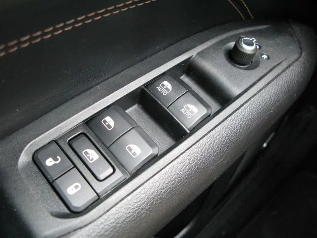 2022 Jeep Compass (Red) Edition — photo