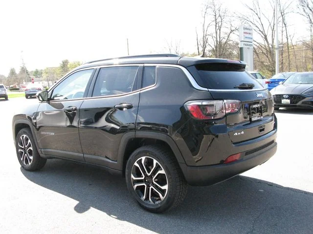 2022 Jeep Compass Limited — photo
