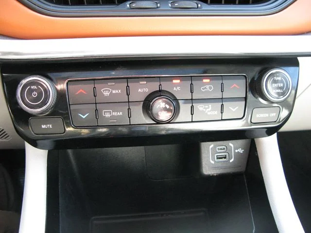 2022 Jeep Compass Limited — photo
