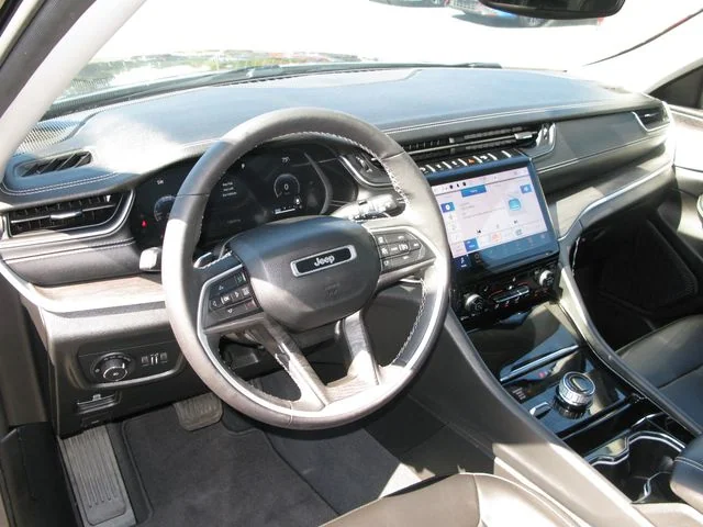 2023 Jeep Grand Cherokee Limited — photo
