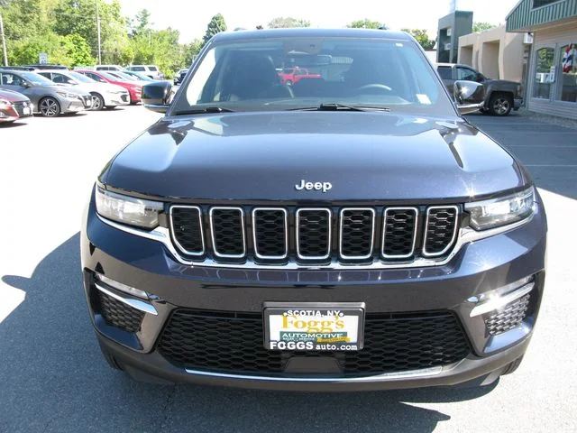 2023 Jeep Grand Cherokee Limited — photo