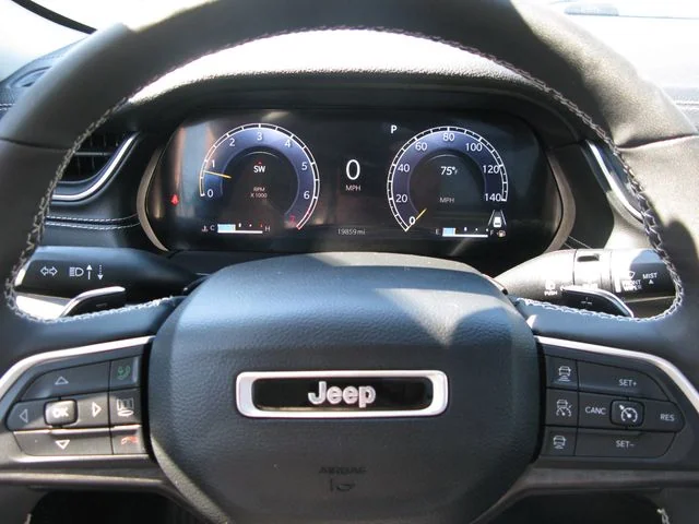 2023 Jeep Grand Cherokee Limited — photo