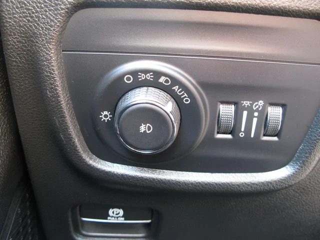 2023 Jeep Grand Cherokee Limited — photo