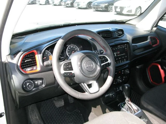 2023 Jeep Renegade Trailhawk — photo