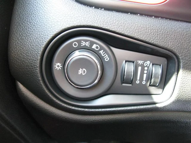 2023 Jeep Renegade Trailhawk — photo