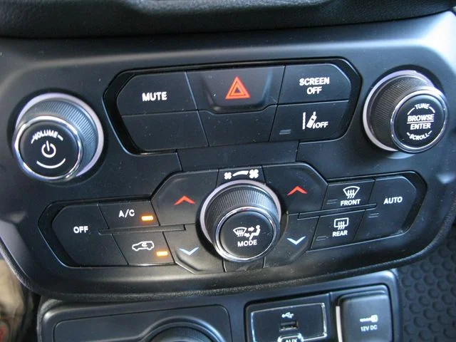 2023 Jeep Renegade Trailhawk — photo