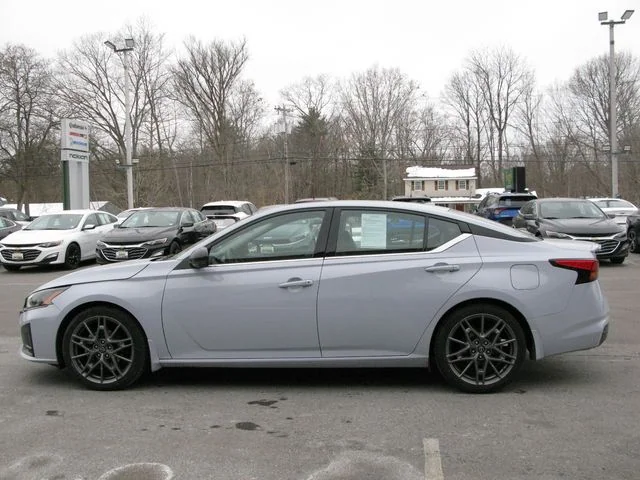 2023 Nissan Altima 2.0 SR — photo