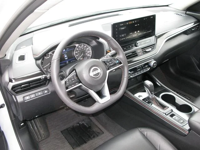 2023 Nissan Altima 2.0 SR — photo