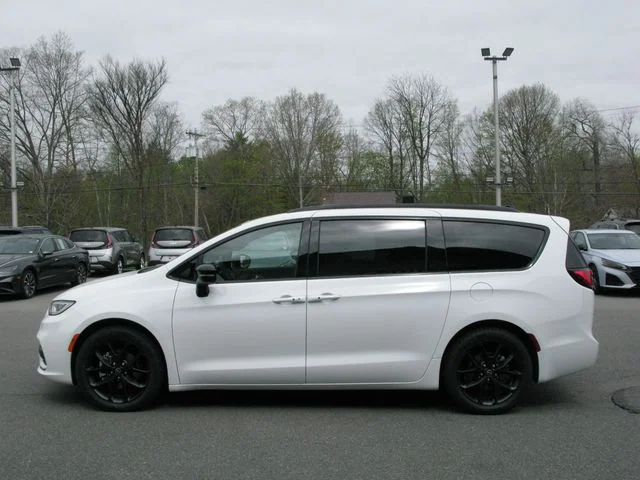 2025 Chrysler Pacifica Limited — photo