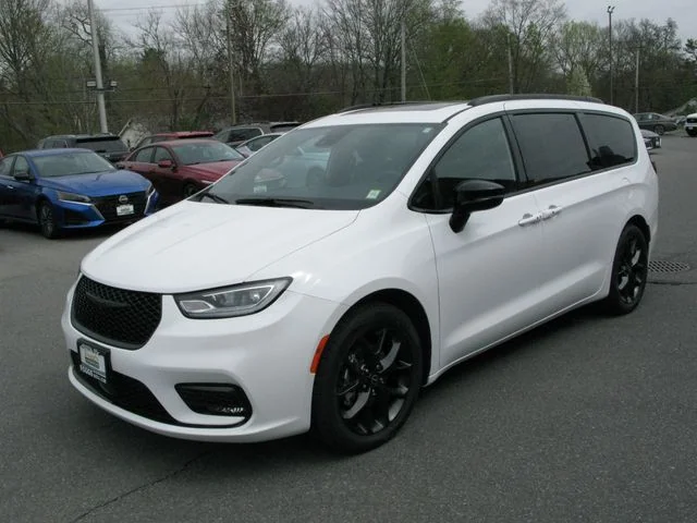 2025 Chrysler Pacifica Limited — photo