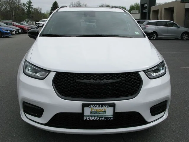 2025 Chrysler Pacifica Limited — photo