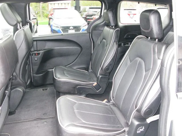 2025 Chrysler Pacifica Limited — photo