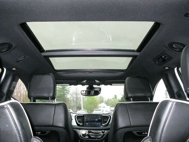 2025 Chrysler Pacifica Limited — photo