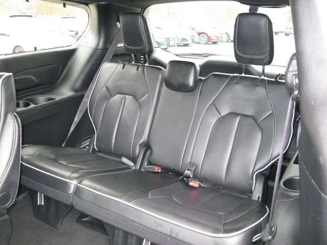 2025 Chrysler Pacifica Limited — photo