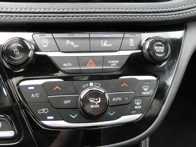 2025 Chrysler Pacifica Limited — photo