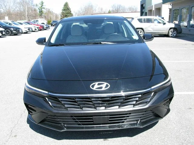 2025 Hyundai ELANTRA Limited — photo