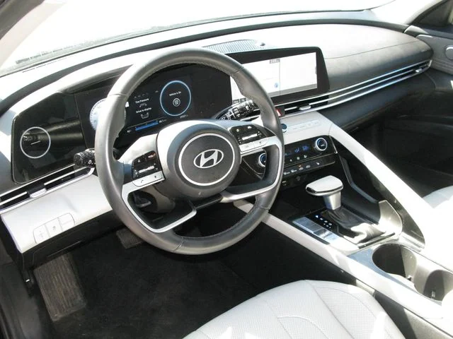 2025 Hyundai ELANTRA Limited — photo