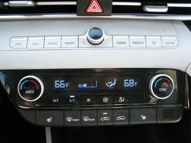 2025 Hyundai ELANTRA Limited — photo