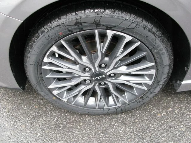 2023 Kia Forte GT-Line — photo