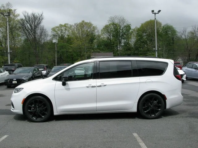 2025 Chrysler Pacifica Limited — photo