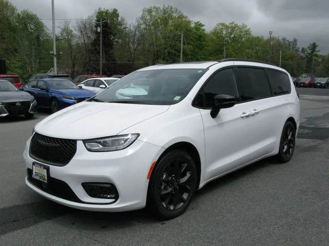 2025 Chrysler Pacifica Limited — photo