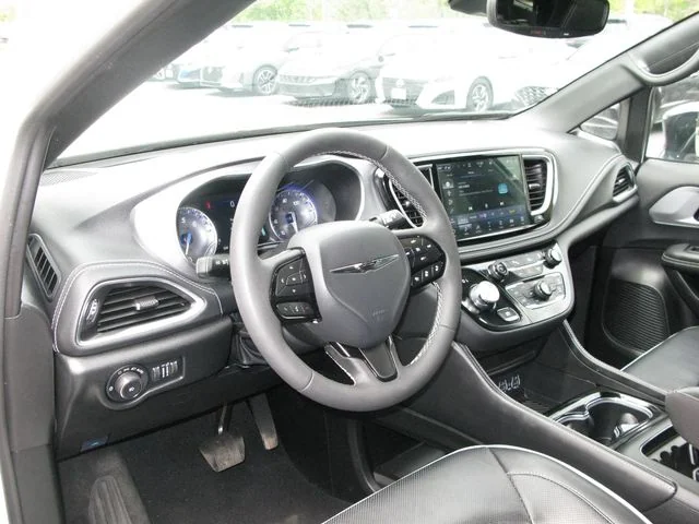 2025 Chrysler Pacifica Limited — photo