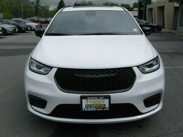 2025 Chrysler Pacifica Limited — photo