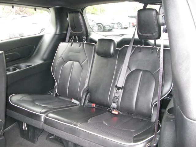 2025 Chrysler Pacifica Limited — photo