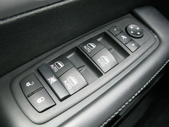 2025 Chrysler Pacifica Limited — photo