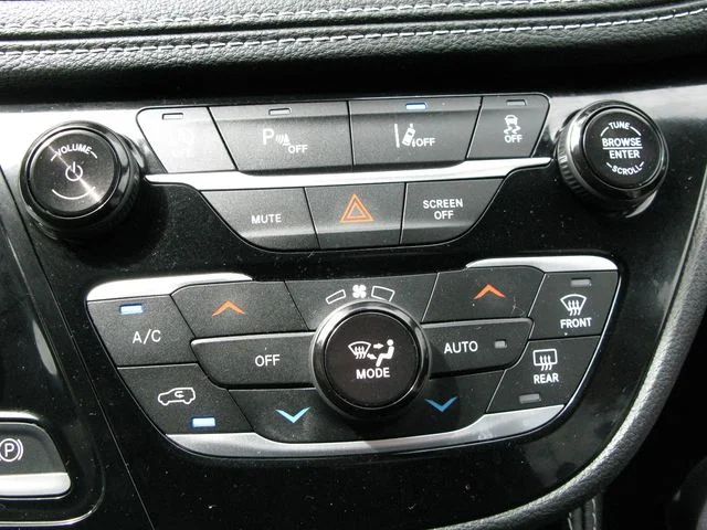 2025 Chrysler Pacifica Limited — photo