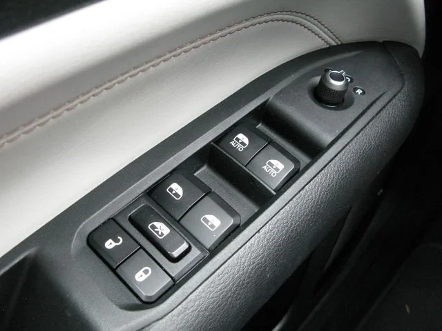 2025 Jeep Compass Limited — photo