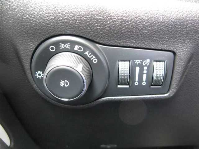 2025 Jeep Compass Limited — photo