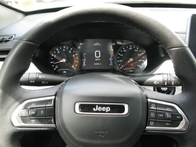 2025 Jeep Compass Limited — photo