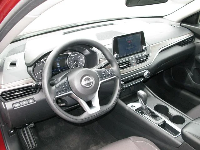 2025 Nissan Altima 2.5 SV — photo