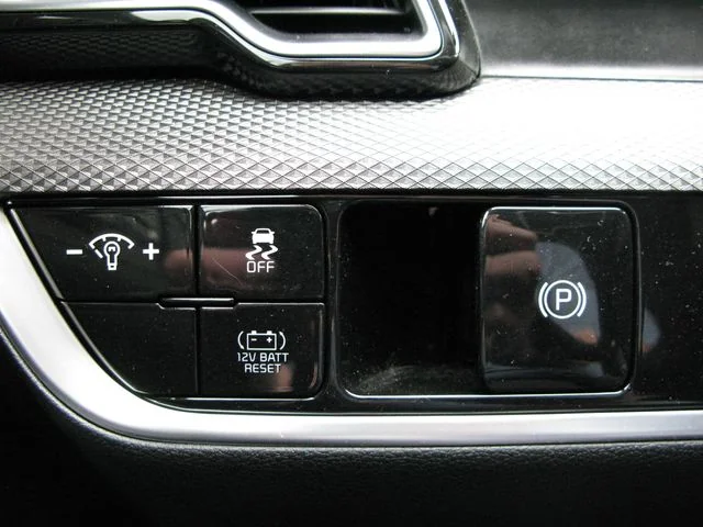2023 Kia Sportage Hybrid LX — photo