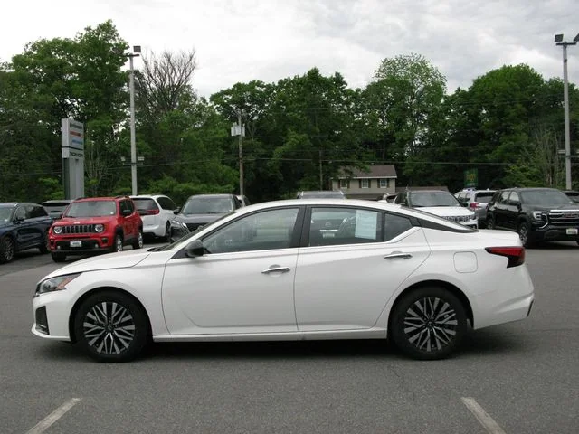 2025 Nissan Altima 2.5 SV — photo