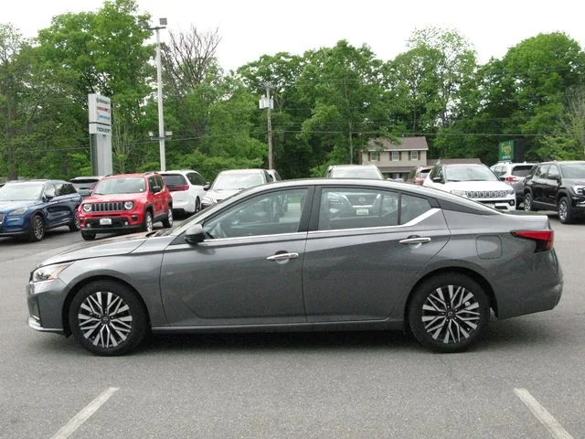 2025 Nissan Altima 2.5 SV — photo