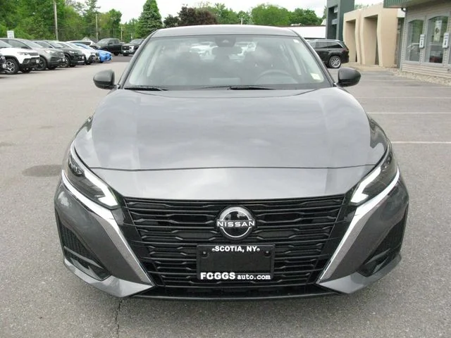2025 Nissan Altima 2.5 SV — photo