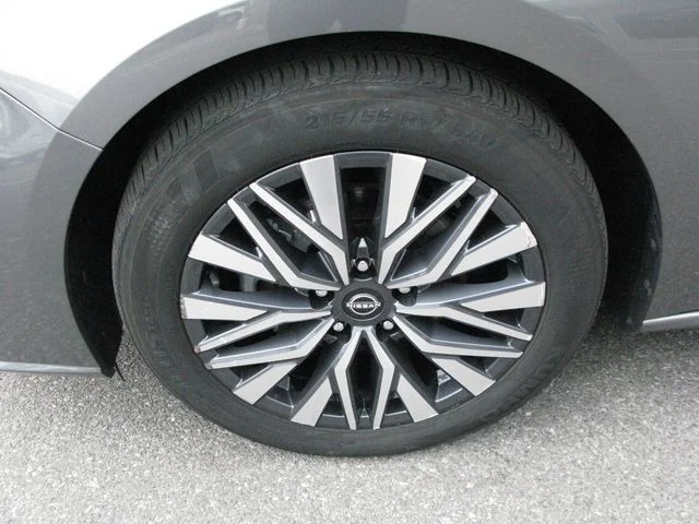 2025 Nissan Altima 2.5 SV — photo