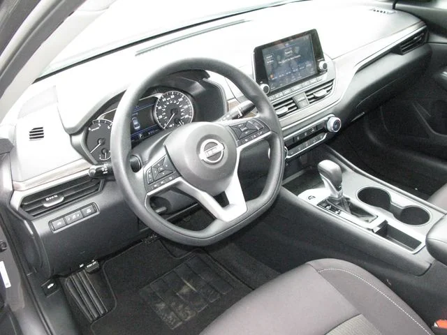 2025 Nissan Altima 2.5 SV — photo