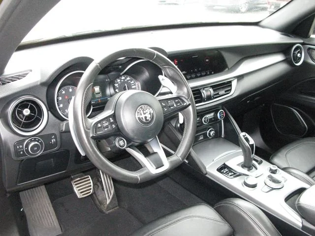 2023 Alfa Romeo Stelvio Veloce — photo