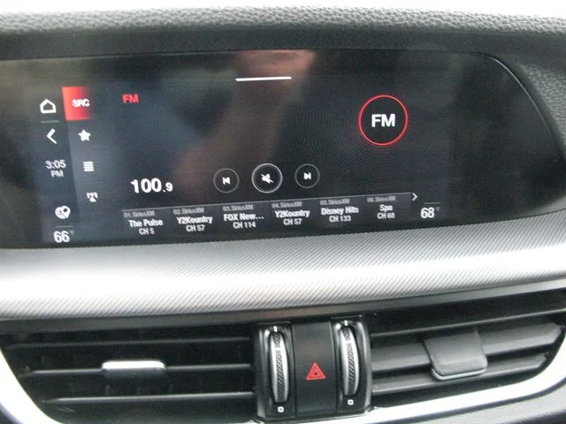 2023 Alfa Romeo Stelvio Veloce — photo