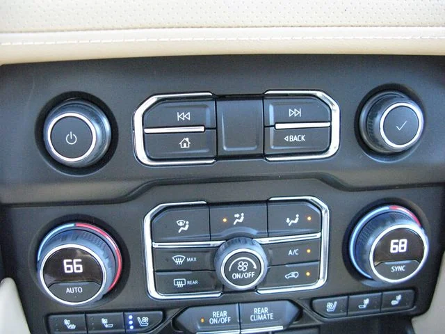 2022 Chevrolet Tahoe Premier — photo